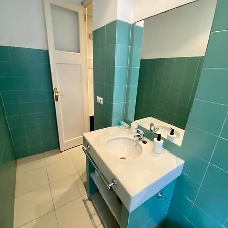 Apartment To Sea
